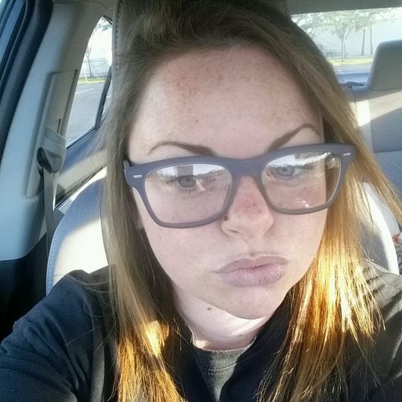 Meet your Posher, Laura - Picture 1 of 1